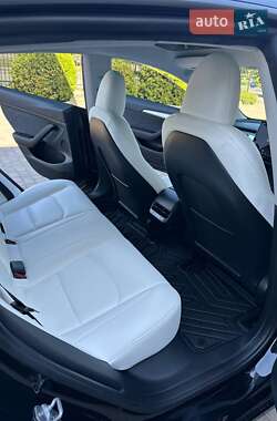 Седан Tesla Model 3 2023 в Луцке