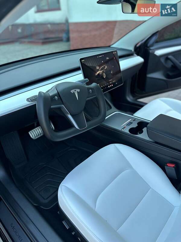 Седан Tesla Model 3 2023 в Луцке