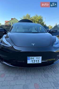 Седан Tesla Model 3 2023 в Луцке