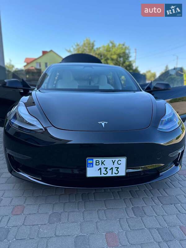 Седан Tesla Model 3 2023 в Луцке