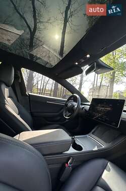 Седан Tesla Model 3 2023 в 