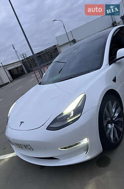Седан Tesla Model 3 2022 в 