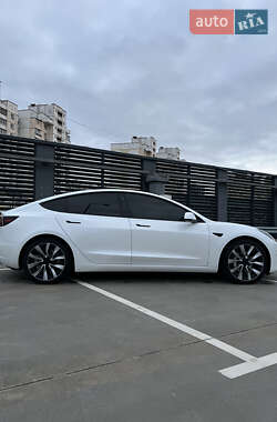 Седан Tesla Model 3 2022 в 