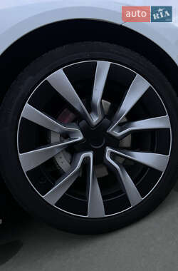 Седан Tesla Model 3 2022 в 