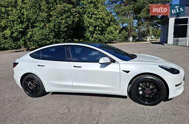 Седан Tesla Model 3 2021 в 