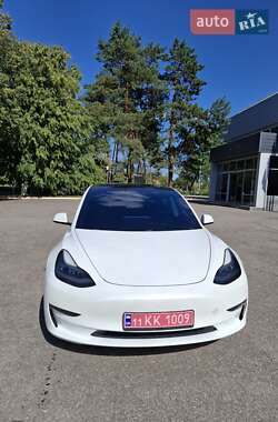 Седан Tesla Model 3 2021 в 