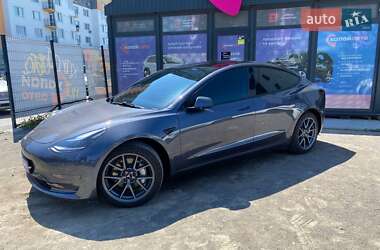 Седан Tesla Model 3 2023 в 