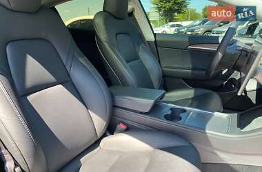 Седан Tesla Model 3 2023 в 