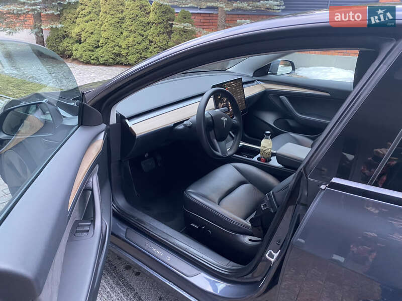 Седан Tesla Model 3 2022 в Львове