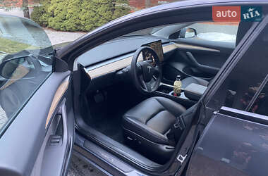 Седан Tesla Model 3 2022 в 
