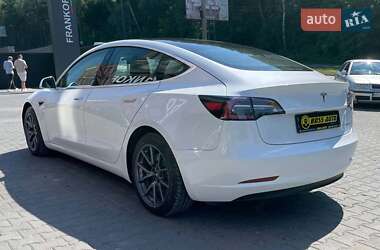 Седан Tesla Model 3 2020 в Черновцах