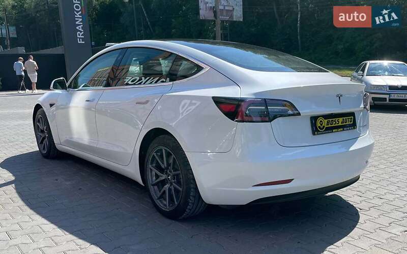 Седан Tesla Model 3 2020 в Чернівцях