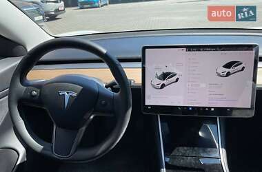 Седан Tesla Model 3 2020 в Черновцах
