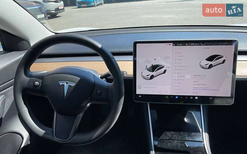 Седан Tesla Model 3 2020 в Чернівцях