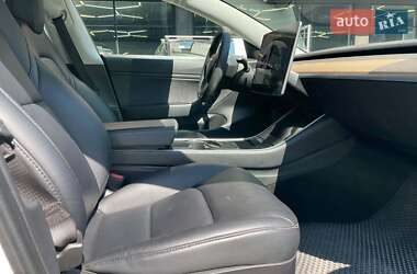 Седан Tesla Model 3 2020 в Черновцах