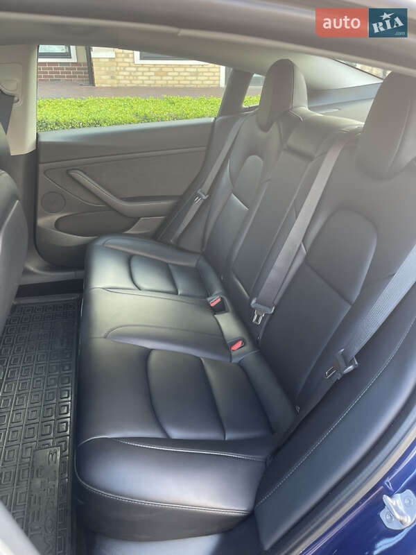 Седан Tesla Model 3 2021 в Києві