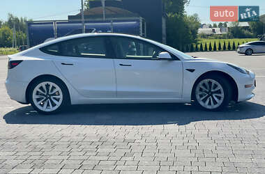 Седан Tesla Model 3 2022 в 