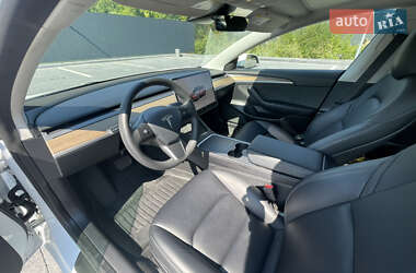 Седан Tesla Model 3 2022 в 