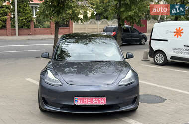 Седан Tesla Model 3 2022 в 