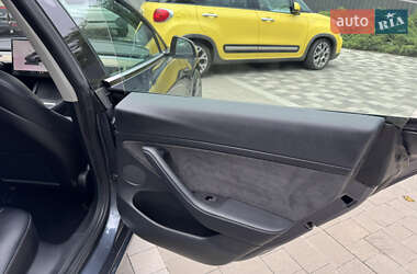 Седан Tesla Model 3 2022 в 