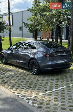 Седан Tesla Model 3 2023 в 