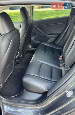 Седан Tesla Model 3 2023 в 