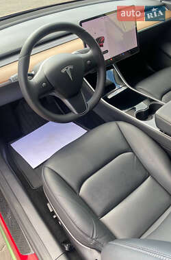 Седан Tesla Model 3 2020 в 