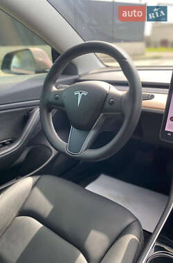 Седан Tesla Model 3 2020 в 