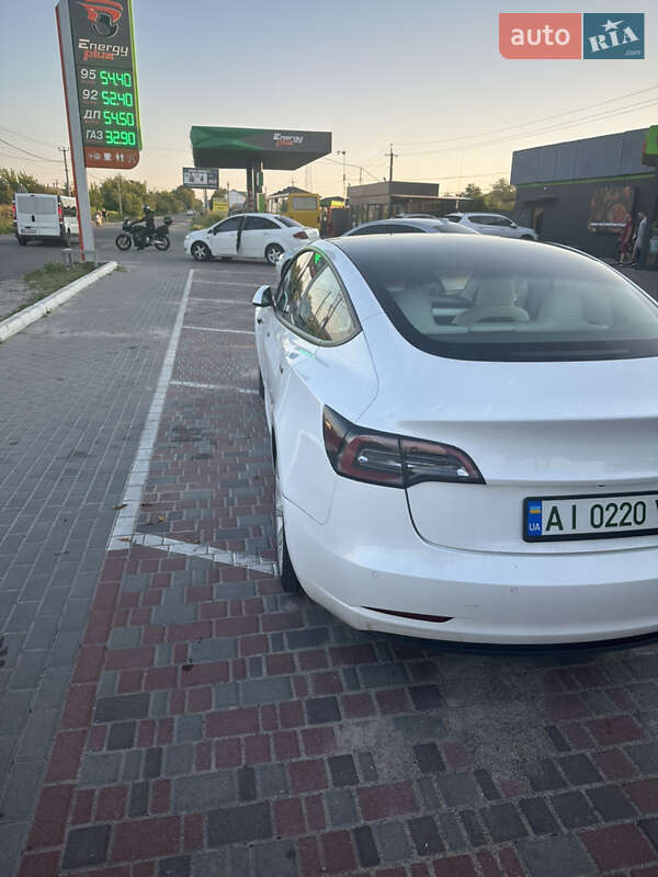 Седан Tesla Model 3 2021 в Киеве