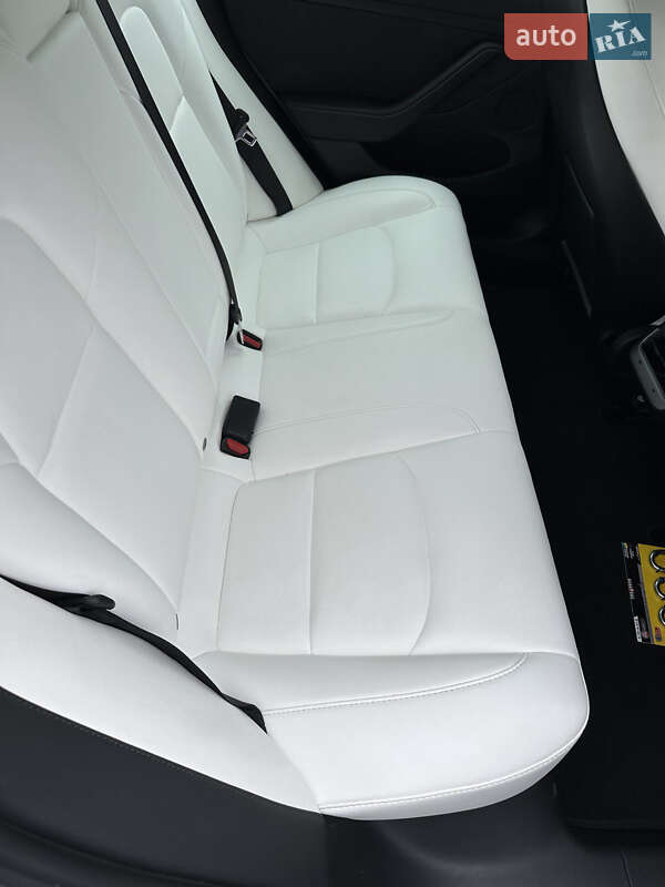 Седан Tesla Model 3 2021 в Киеве