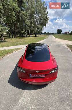 Седан Tesla Model 3 2022 в 