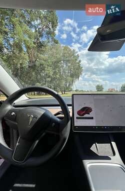 Седан Tesla Model 3 2022 в 
