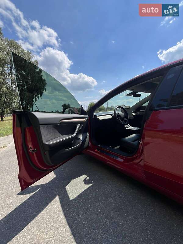 Седан Tesla Model 3 2022 в Макарове