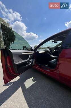 Седан Tesla Model 3 2022 в 