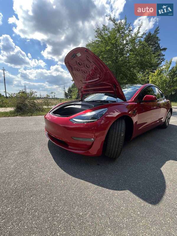 Седан Tesla Model 3 2022 в Макарове