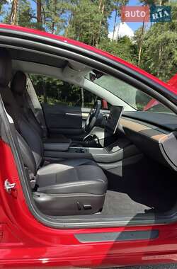 Седан Tesla Model 3 2022 в 
