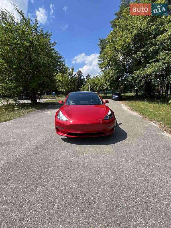 Седан Tesla Model 3 2022 в Макарове