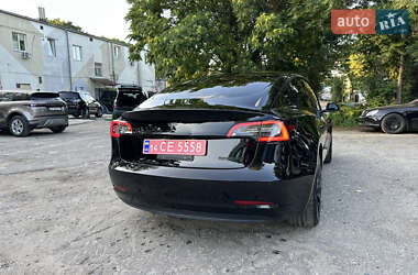 Седан Tesla Model 3 2022 в 