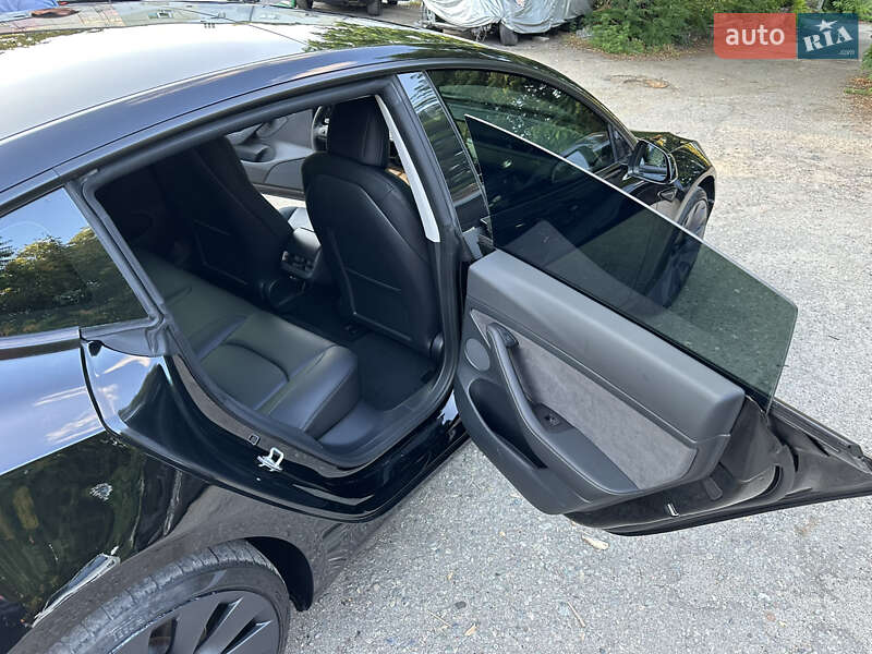 Седан Tesla Model 3 2022 в Днепре