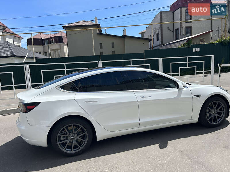 Седан Tesla Model 3 2019 в Одесі