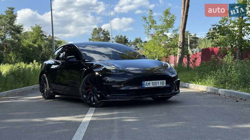 Седан Tesla Model 3 2021 в 