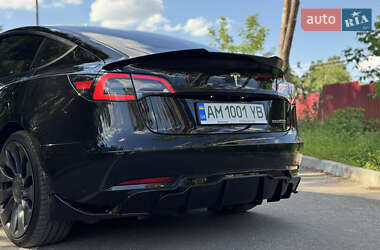 Седан Tesla Model 3 2021 в 