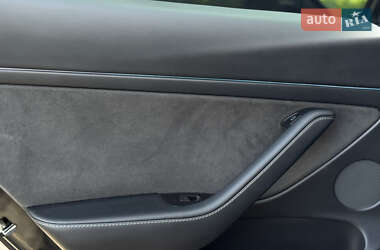 Седан Tesla Model 3 2021 в 