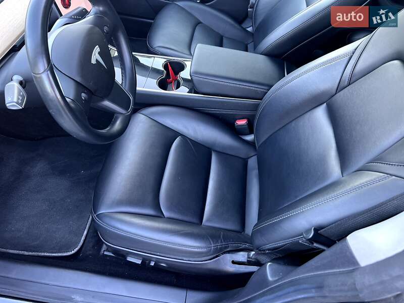 Седан Tesla Model 3 2019 в Тернополе
