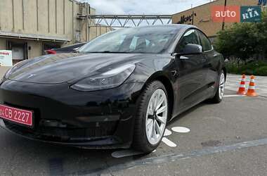 Седан Tesla Model 3 2021 в 