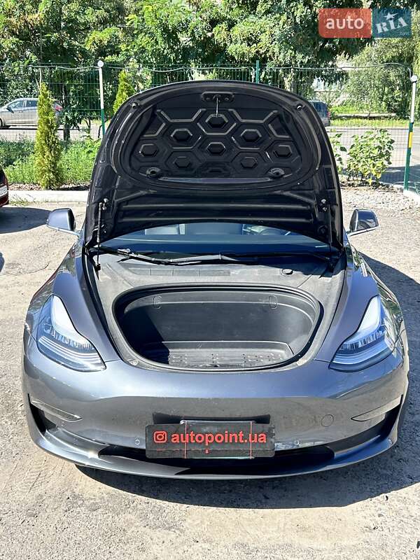 Седан Tesla Model 3 2018 в Сумах
