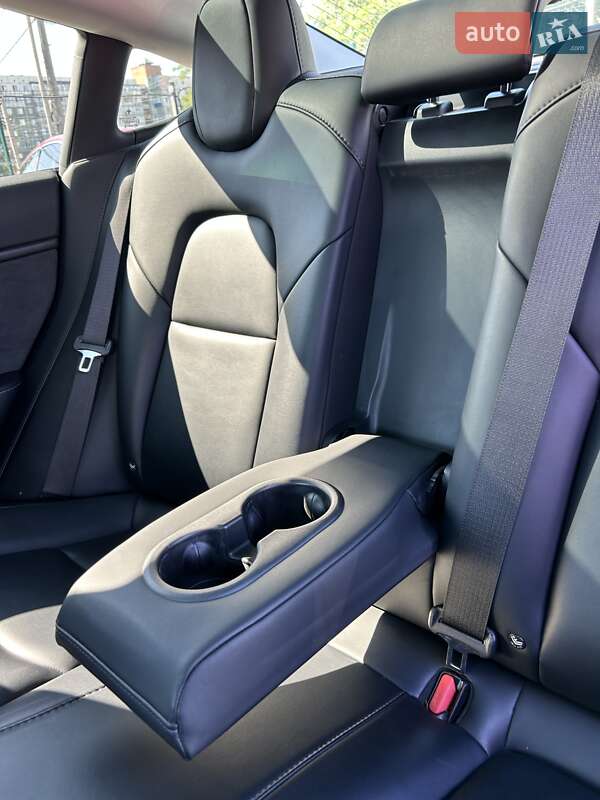 Седан Tesla Model 3 2018 в Сумах