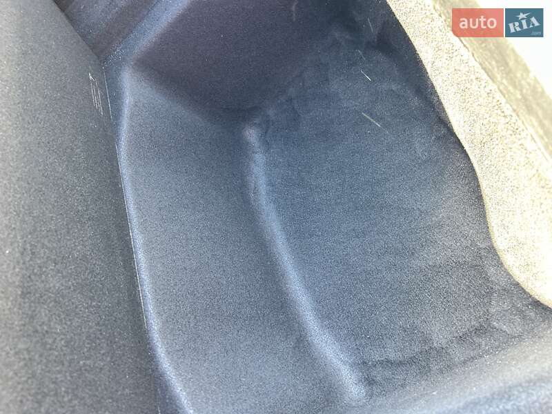 Седан Tesla Model 3 2018 в Сумах