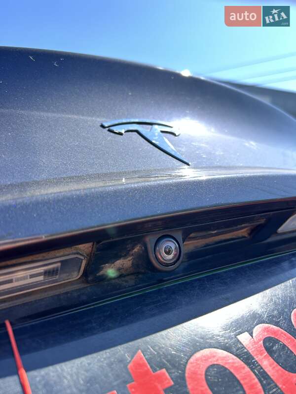 Седан Tesla Model 3 2018 в Сумах