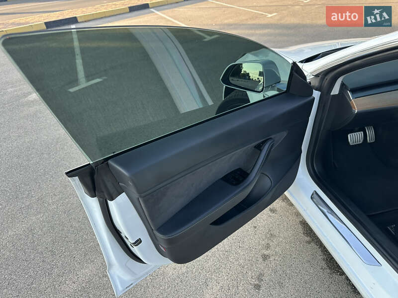 Седан Tesla Model 3 2019 в Києві